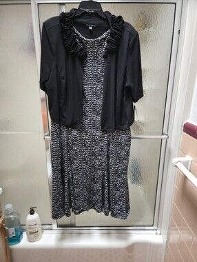 NWT Trye Envy Woman 2Piece B/W Printed Midi Dress with Ruffle Bolero. $75